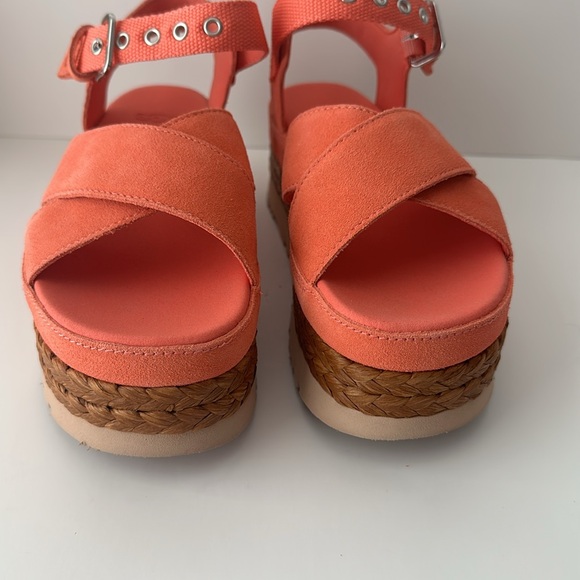 UGG. Aubrey Ankle Sandal - Picture 4 of 11